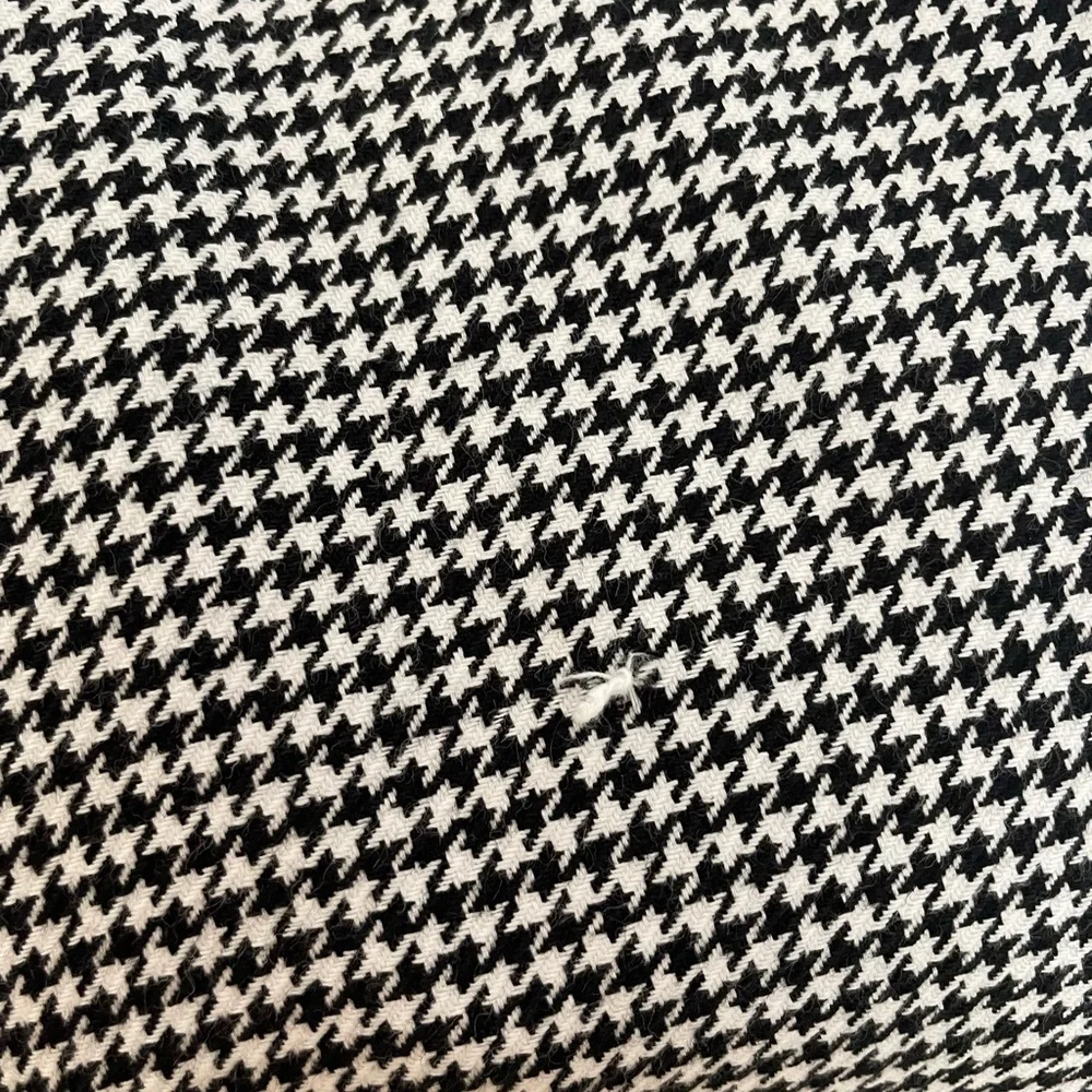 Ralph Lauren Black and White Houndstooth Dress Pants with Tailored Fit - Picture 3 of 4